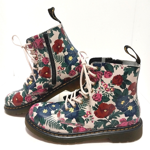 Dr. Martens Shoes - Dr Martens 1461 English Garden Boots, NWT, Size 6‎